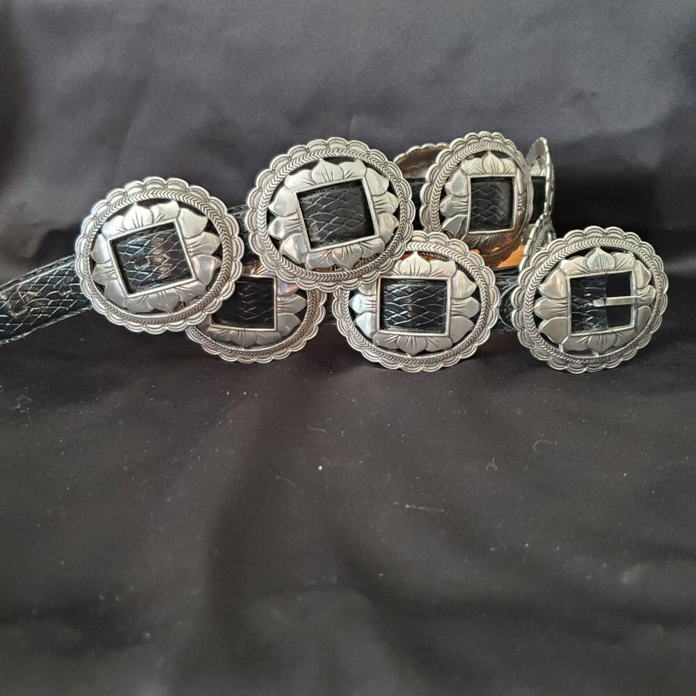 Vintage BRIGHTON 1993 Women's Black Leather Belt Silver Concho Sunflower 37" - Picture 3 of 9